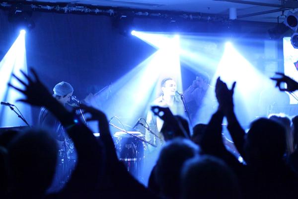 Tahuna Breaks rocks the crowd at the Stoneleigh Jazz Night